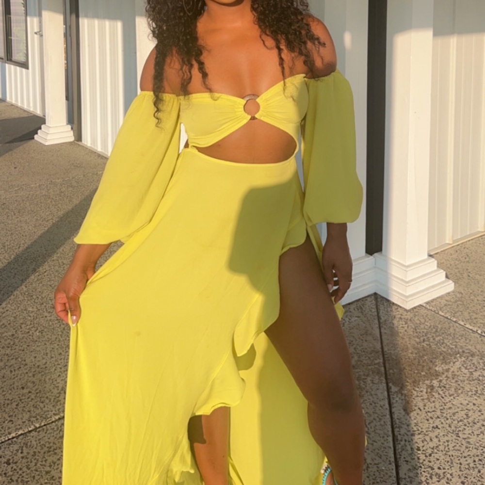 Beautiful yellow dress!!! Can be worn on any occasion